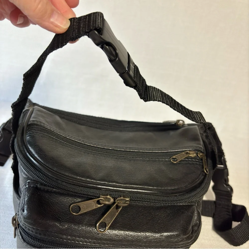 Hi-Pro camera bag adjustable shoulder bag or belt bag Nice 2 compartments